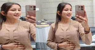 Beautiful Sexy Indian Girl Showing