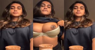 Beautiful Sexy Babe Showing Boobies